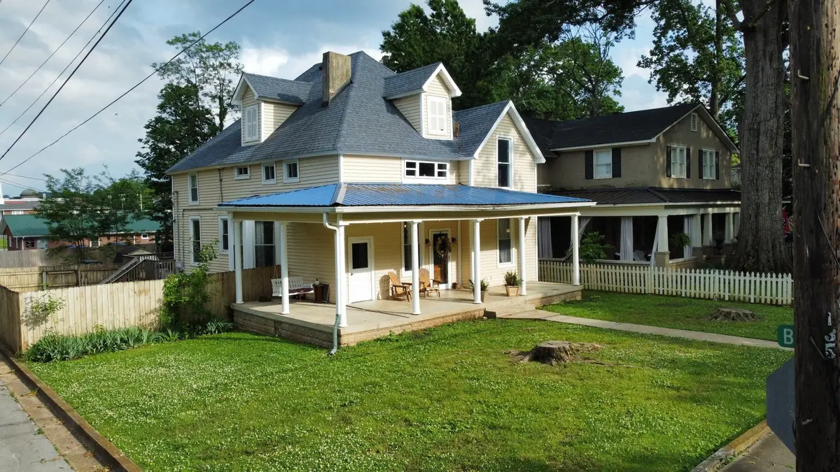 201 Pleasant St, Mount Pleasant, TN 38474 - #1