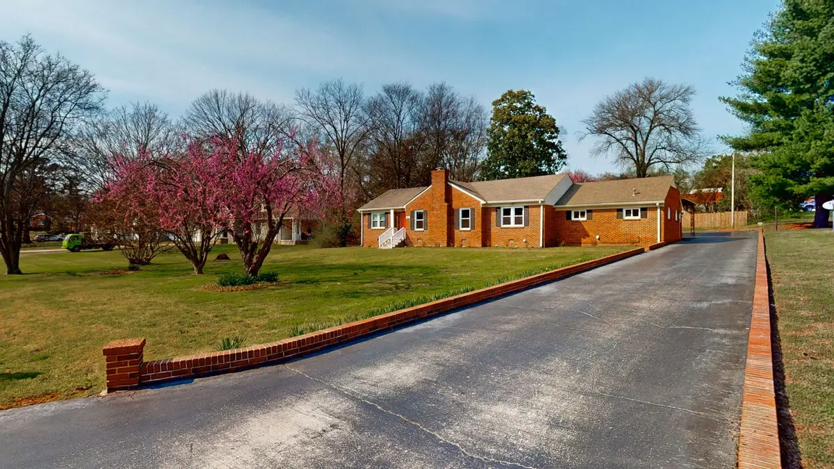 104 Park Cir, Columbia, TN 38401 - #1