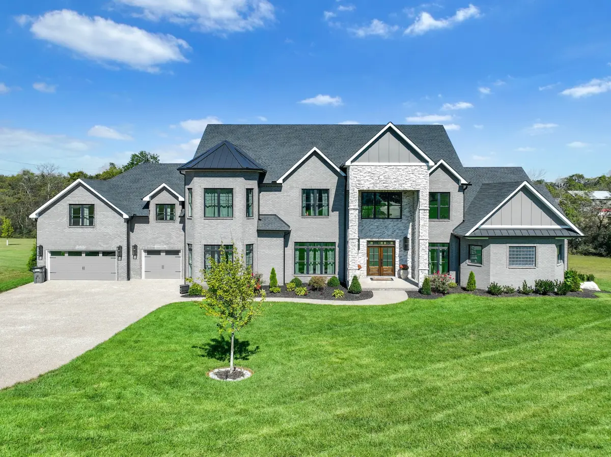 617 Coles Ferry Rd, Gallatin, TN 37066 - #1