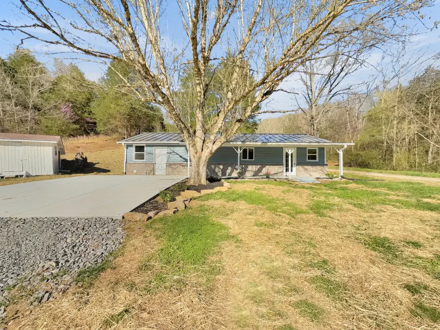 3337 Hartsville Rd, Lafayette, TN 37083 - #3