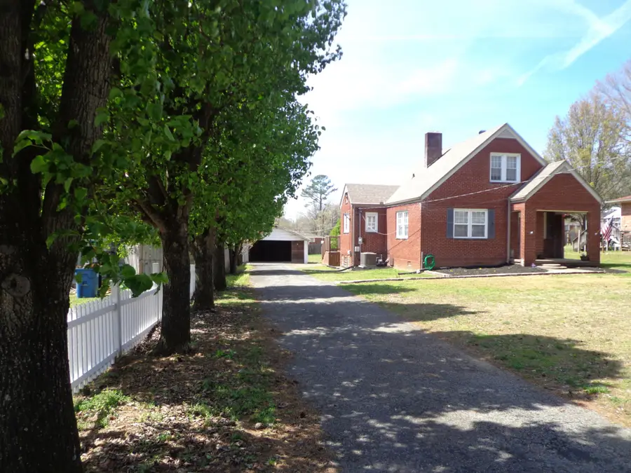 181 Washington Ave, Camden, TN 38320 - #2