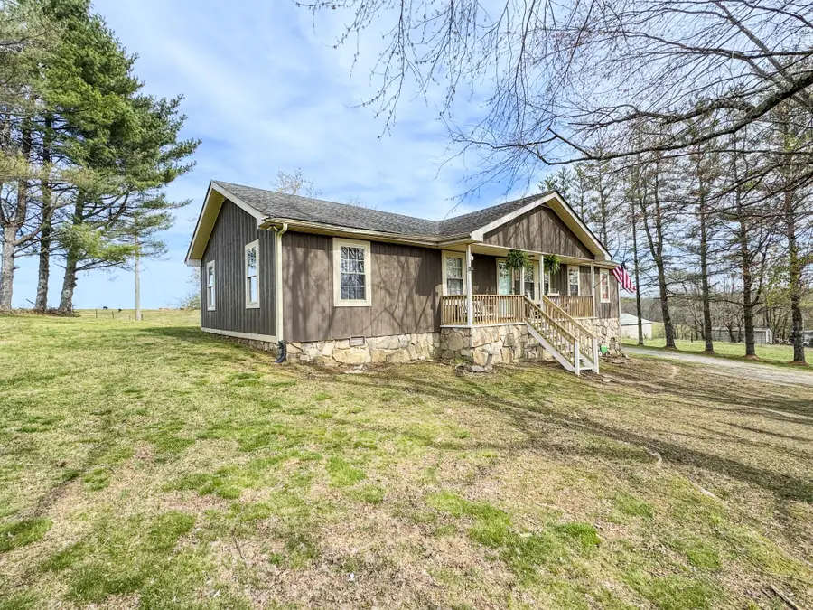 231 Austin Rd, Lafayette, TN 37083 - #3