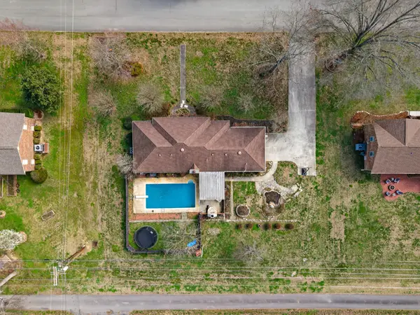 1882 Wellsbrook Dr, Fayetteville, TN 37334