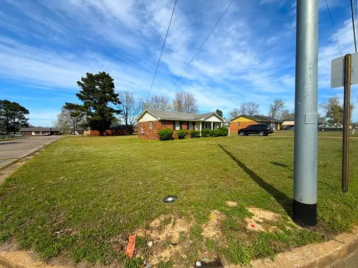 544 Robin St, Brownsville, TN 38012 - #2