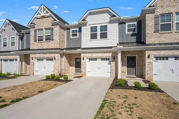 5752 Cloverwood Dr, Rockvale, TN 37153