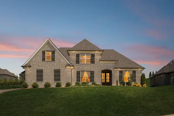 1094 Dorset Dr, Hendersonville, TN 37075