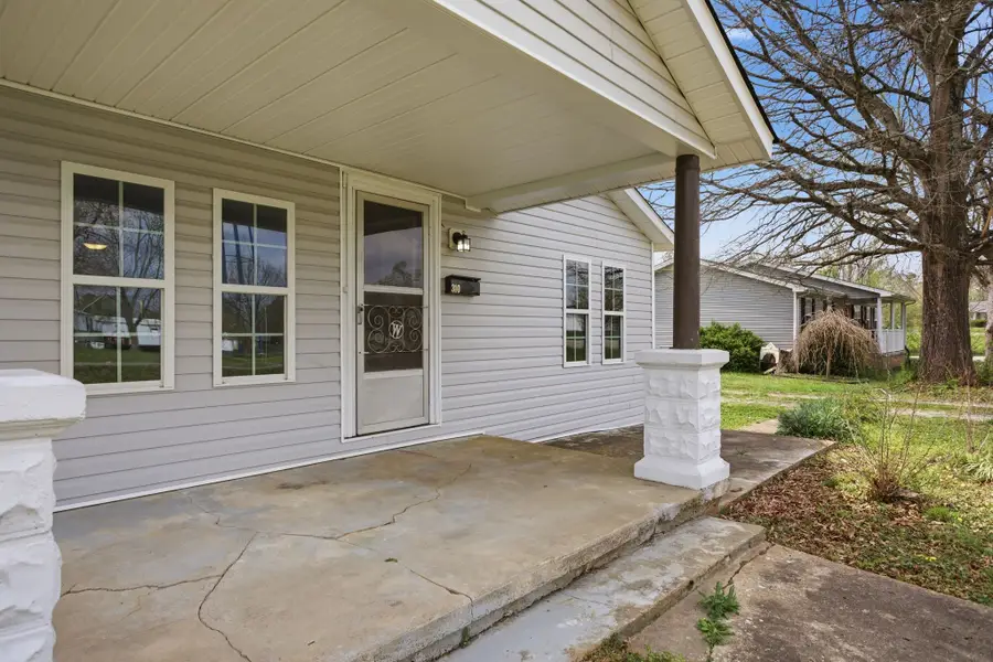 310 Smith Ave, Hohenwald, TN 38462 - #3