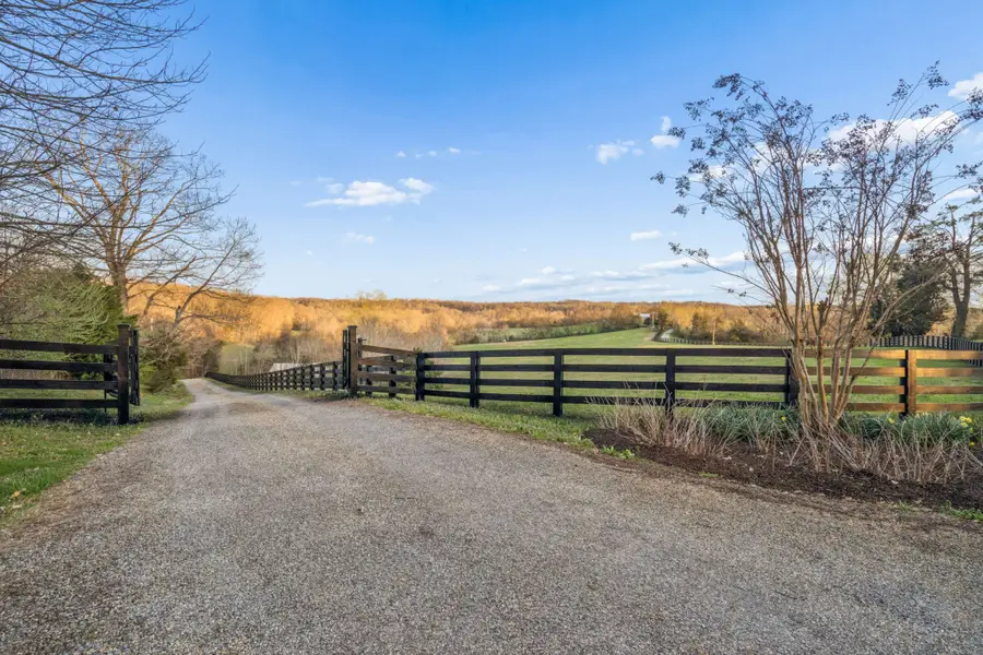 683 Johnson Branch Rd, Williamsport, TN 38487 - #2