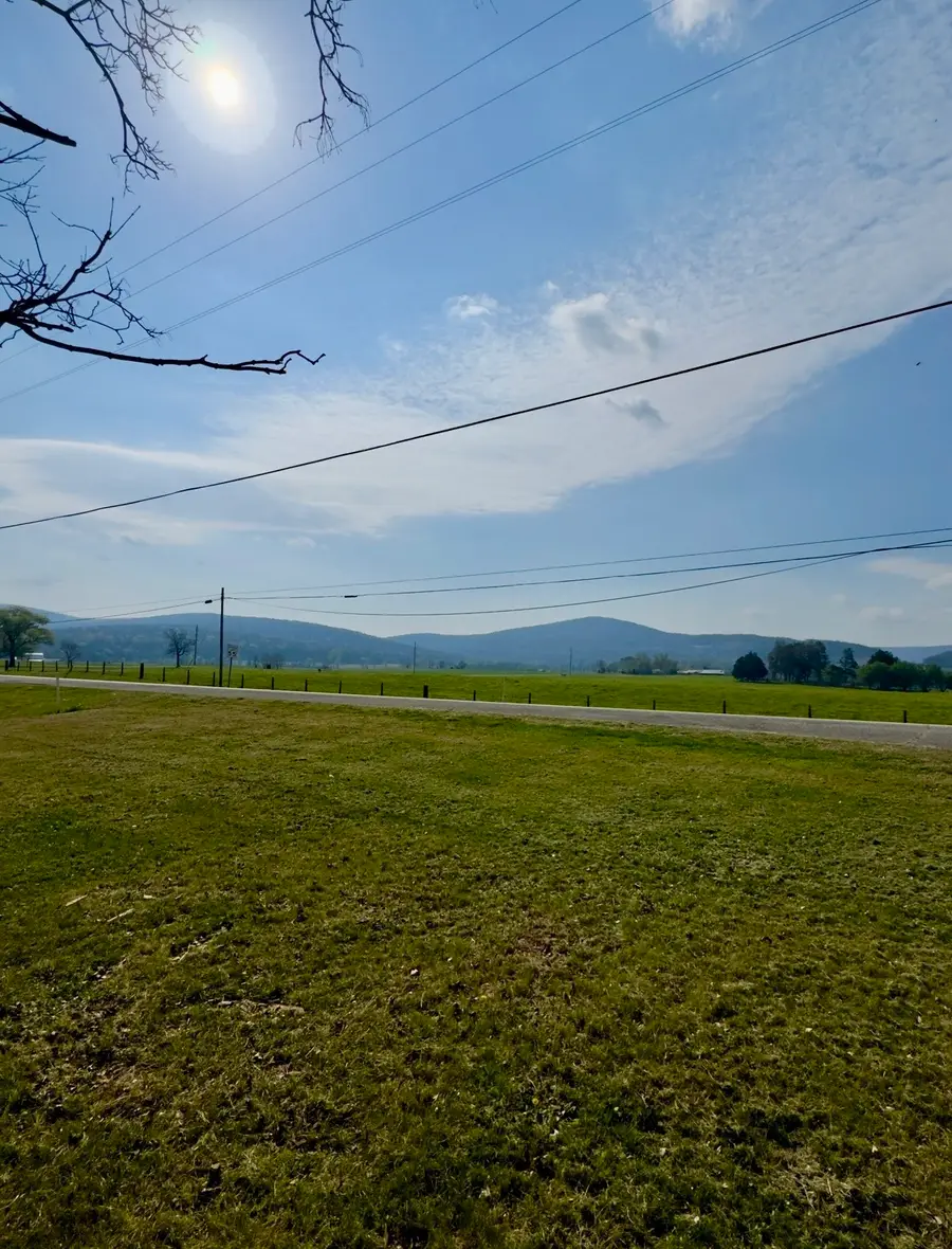 713 Cumberland St E, Cowan, TN 37318 - #3