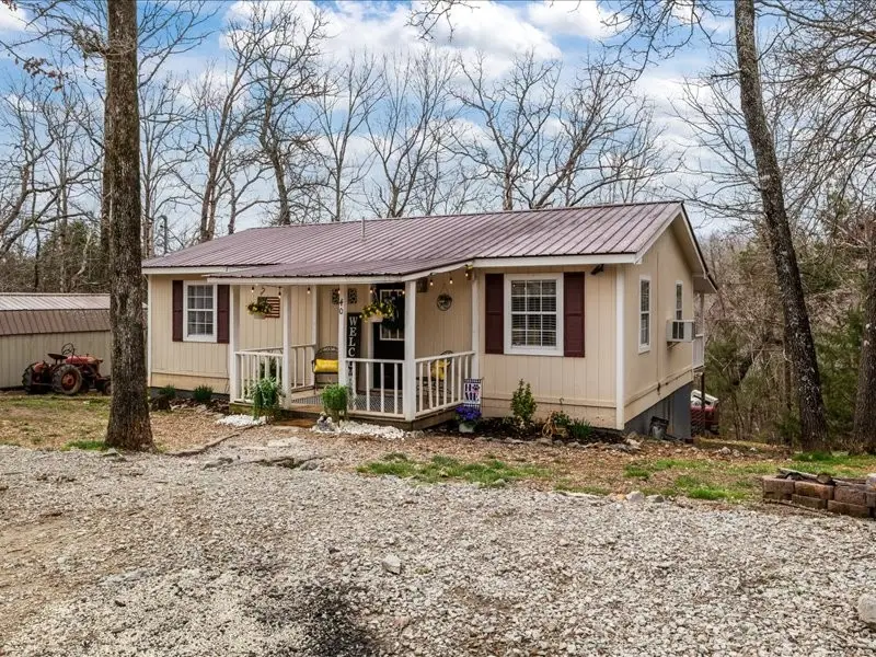 40 Long Point Rd, Linden, TN 37096 - #2