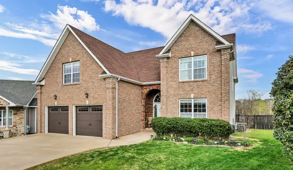 820 Carousel Ct, Clarksville, TN 37043