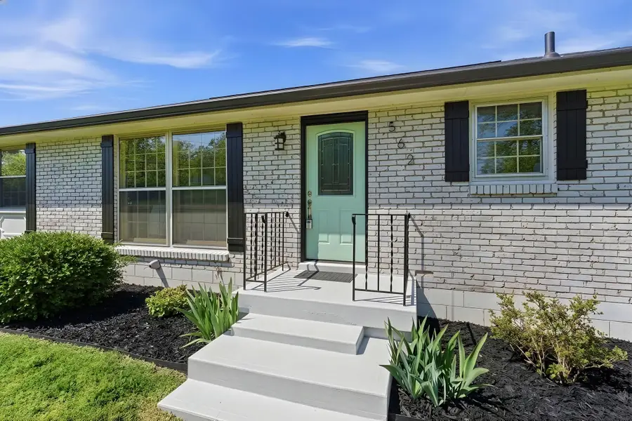 562 Walton Ferry Rd, Hendersonville, TN 37075 - #2