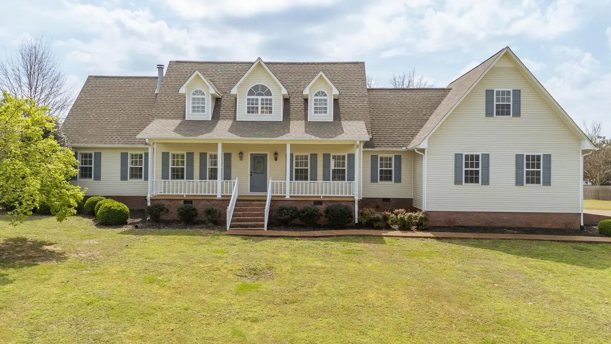 565 Bowen Dr, Savannah, TN 38372 - #1