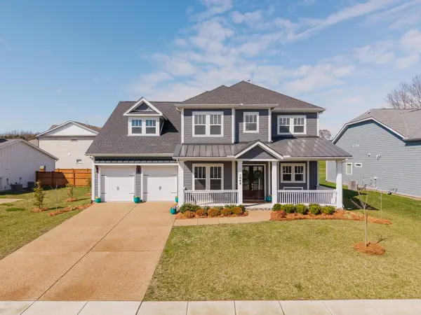 1048 Pine Creek Dr, Arrington, TN 37014