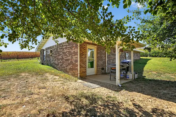 462 Owens Rd, Lafayette, TN 37083