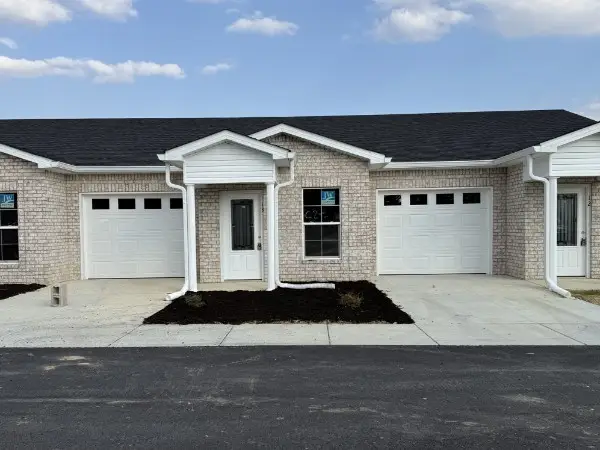 741 Kings Ln #B-8, Tullahoma, TN 37388