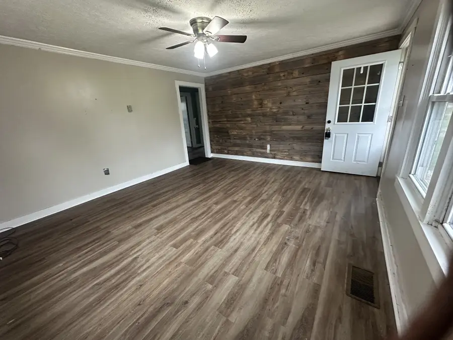 105 Bowden St, Russellville, KY 42276 - #2