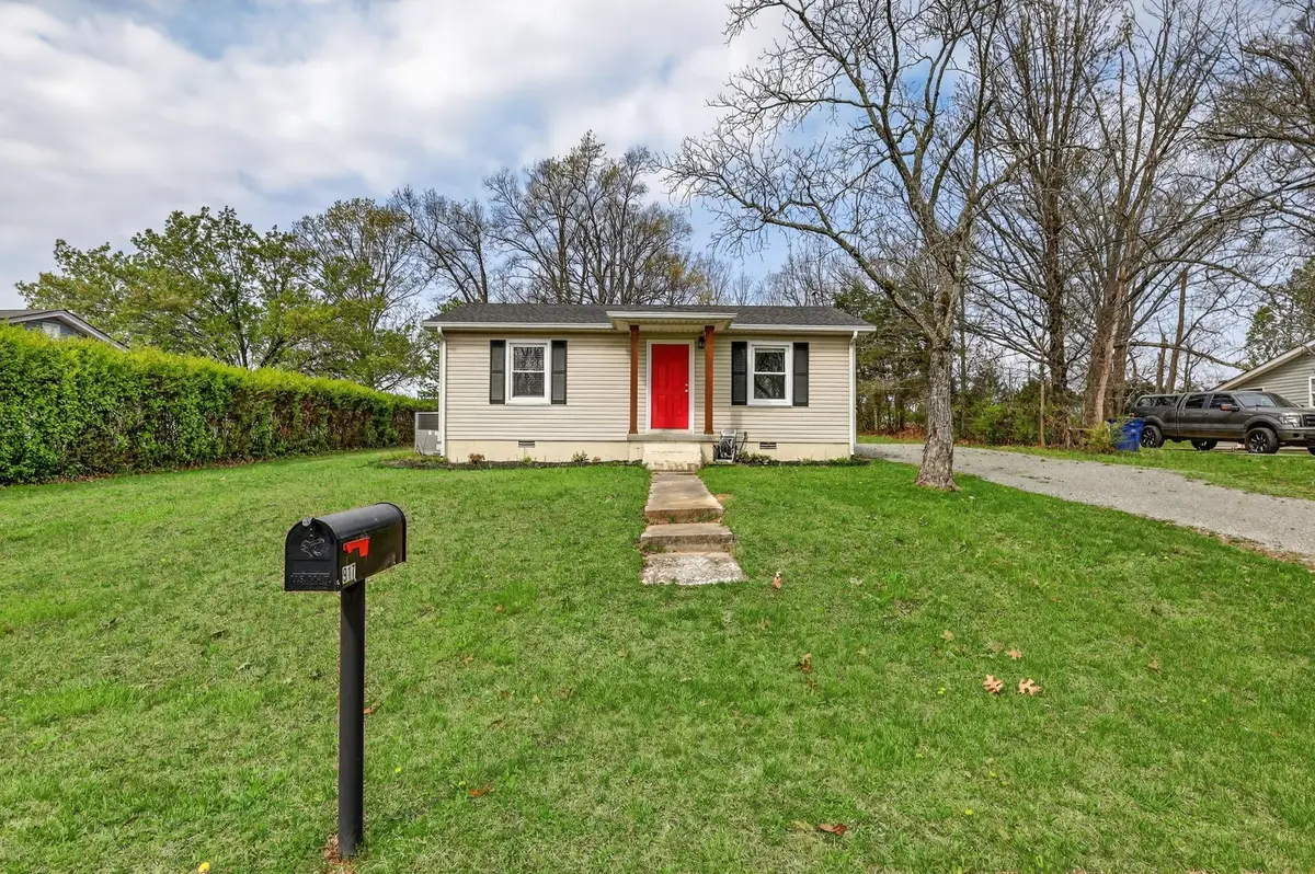 917 Smith St, Shelbyville, TN 37160 - #1
