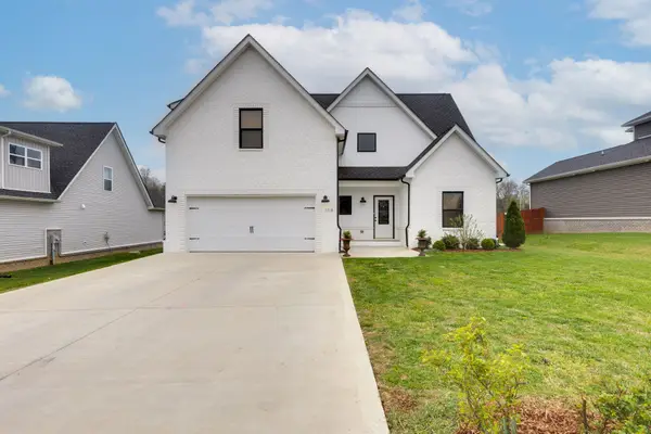 1116 Johnson St, Burns, TN 37029