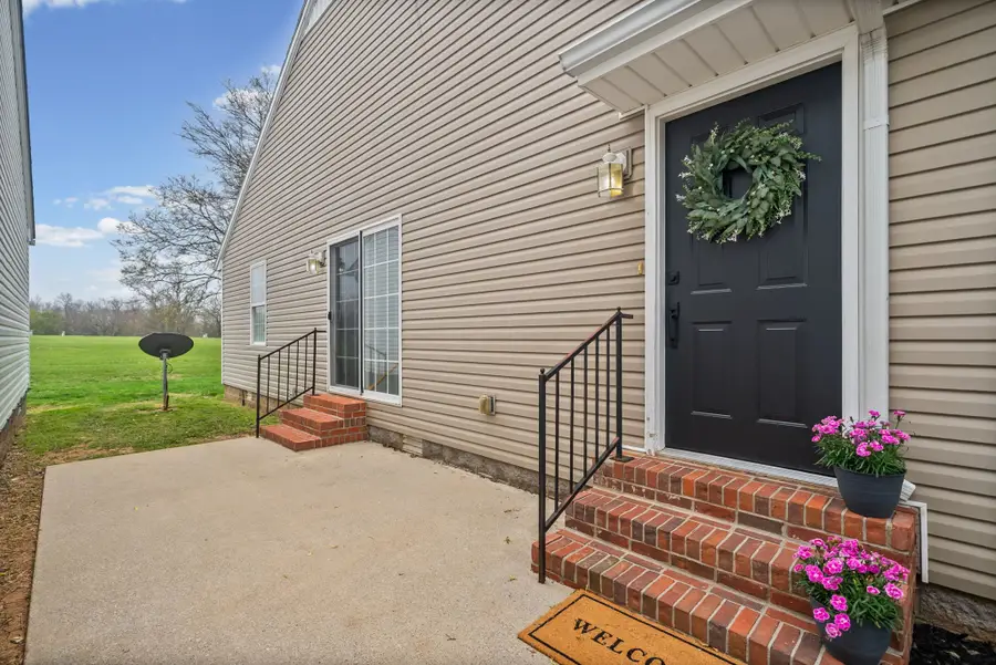 261 W 37th St, Hopkinsville, KY 42240 - #2