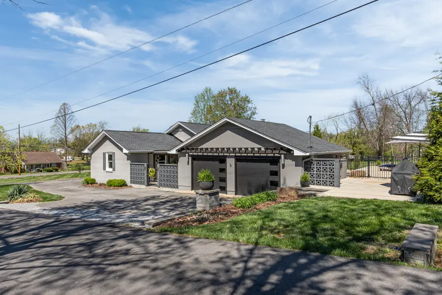 1011 Lakeshore Dr, Gallatin, TN 37066 - #3