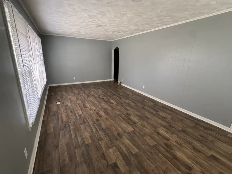 402 E Locust St, Princeton, KY 42445 - #3