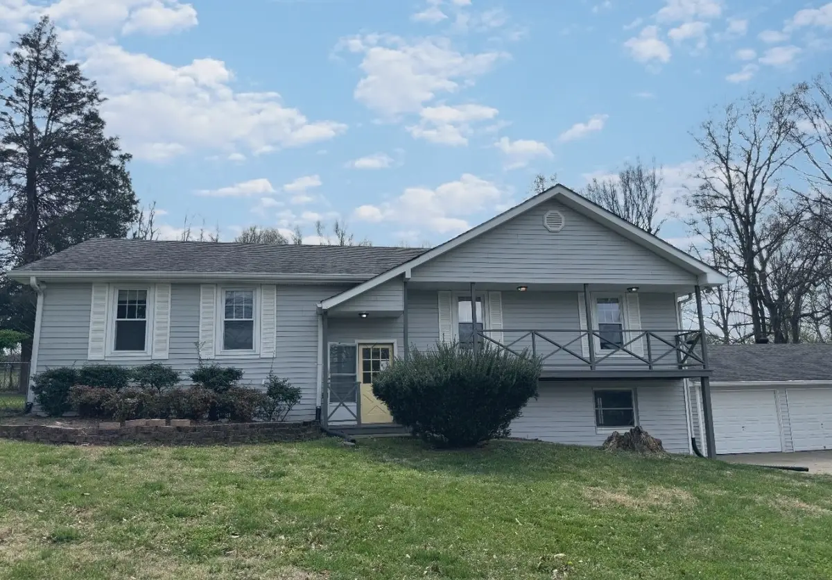 1004 Red Oak Dr, Greenbrier, TN 37073 - #1