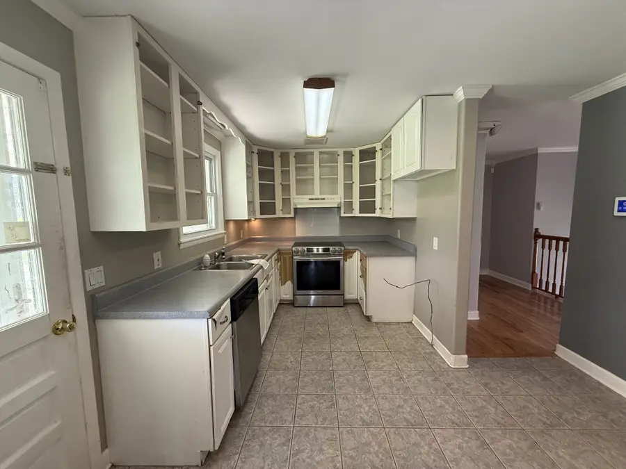 1004 Red Oak Dr, Greenbrier, TN 37073 - #2