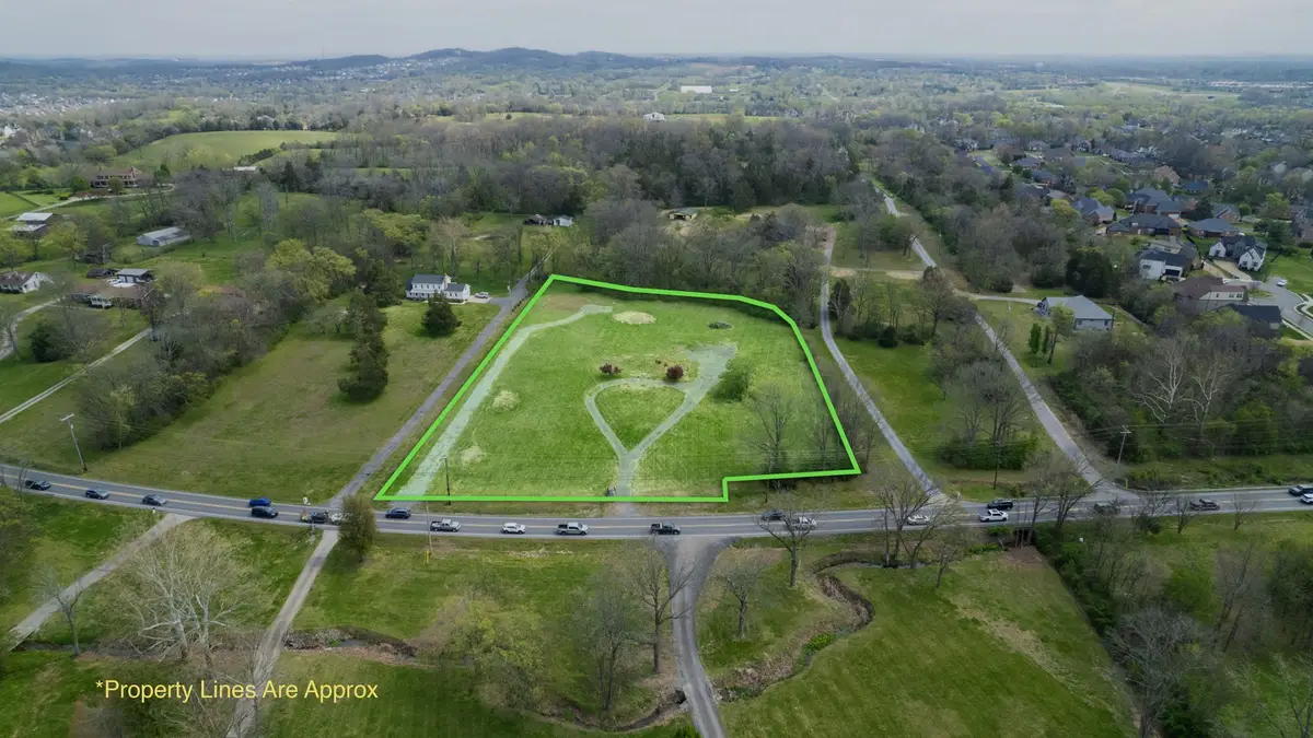 712 New Shackle Island Rd, Hendersonville, TN 37075 - #1