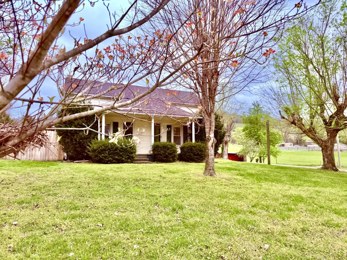 54 Horseshoe Bend Ln, Elmwood, TN 38560 - #1