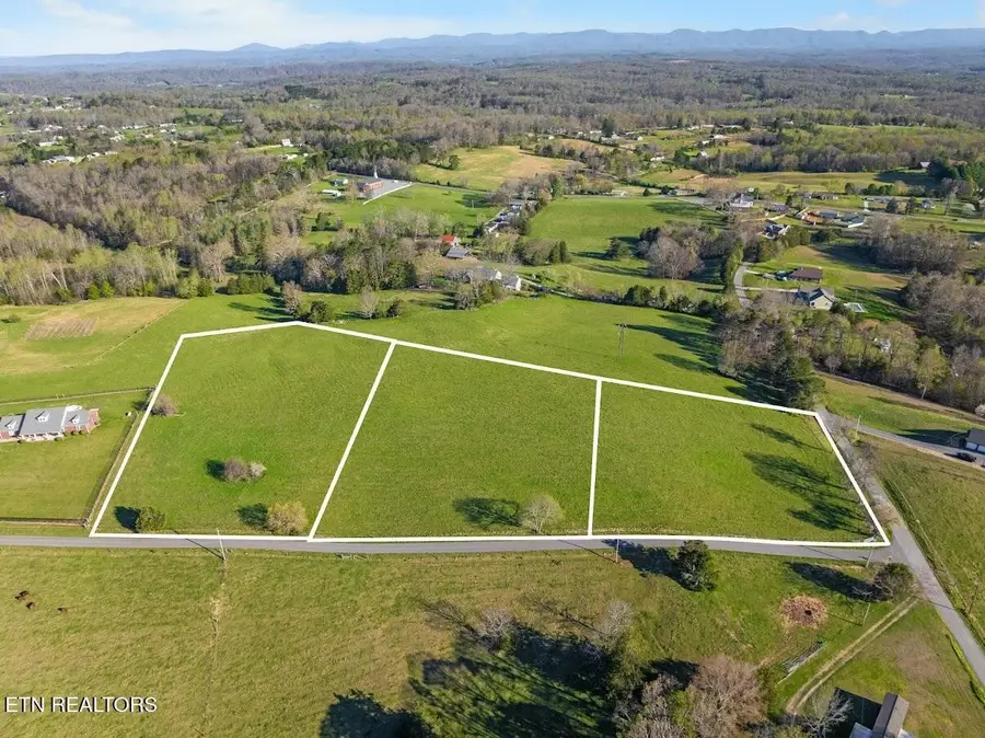 1 Dunsmore Rd, Lenoir City, TN 37771 - #3