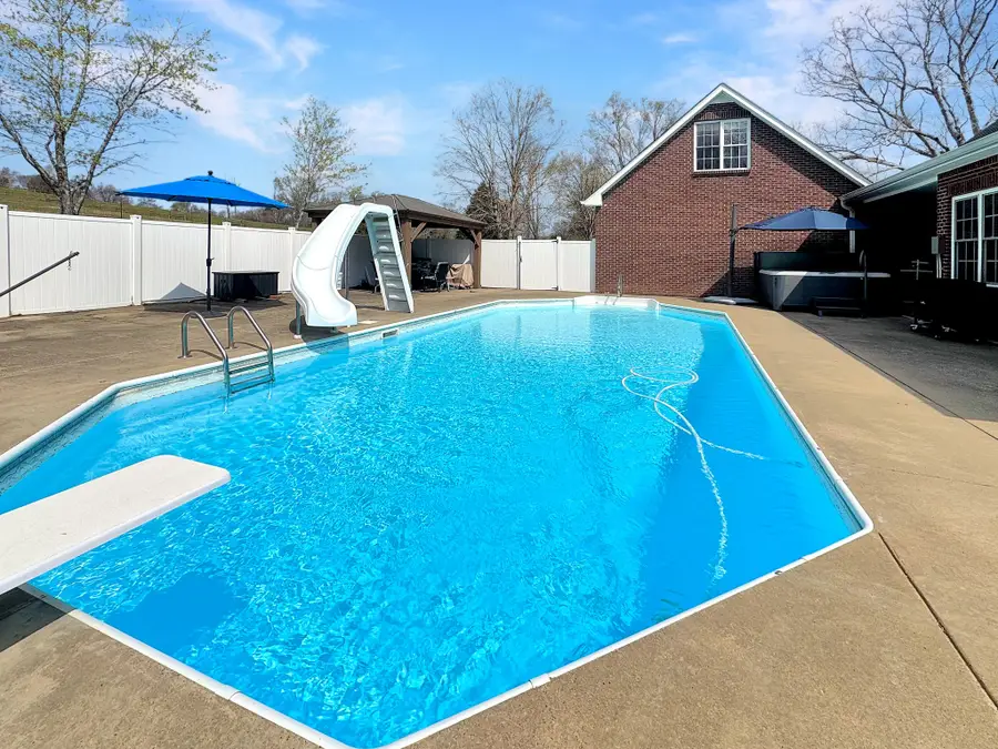 3989 Cadiz Rd, Bumpus Mills, TN 37028 - #2