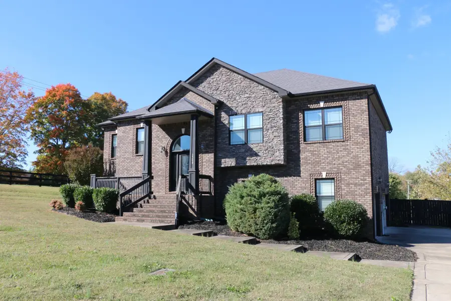 2200 Ellington Gait Dr, Clarksville, TN 37043 - #2