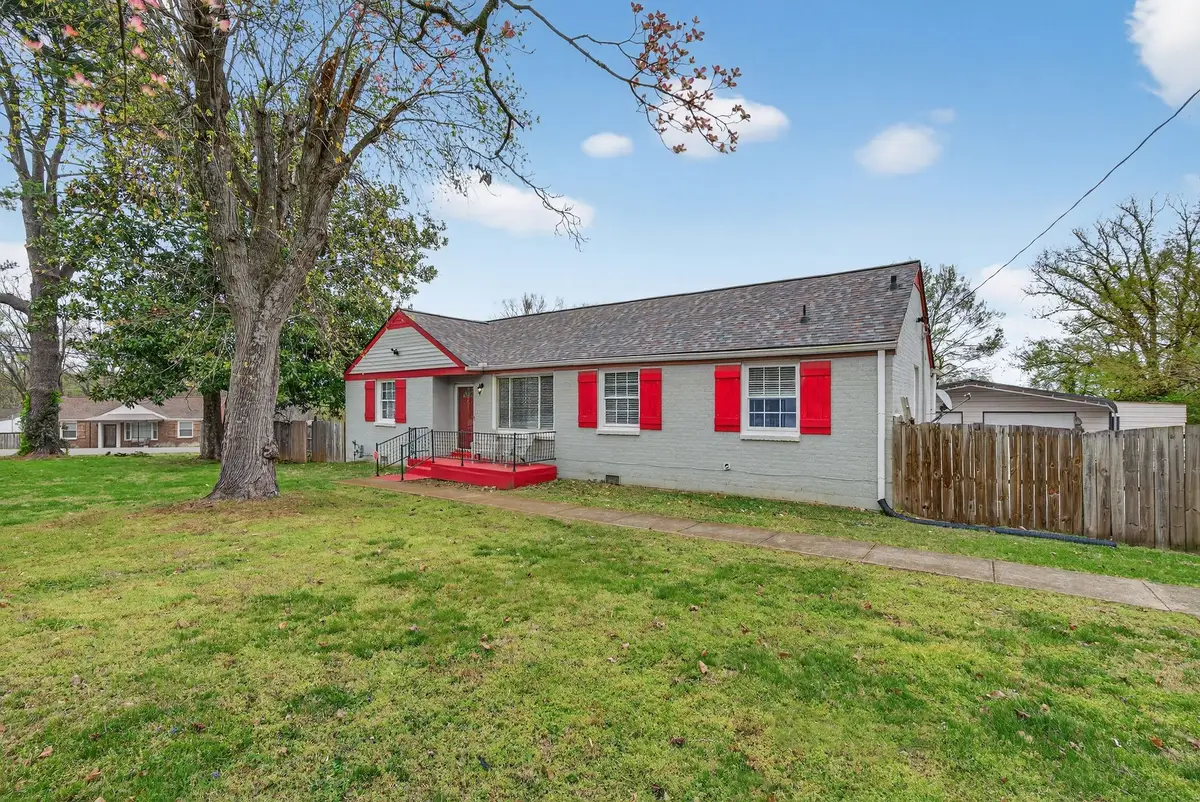 901 Vantrease Rd, Madison, TN 37115 - #1