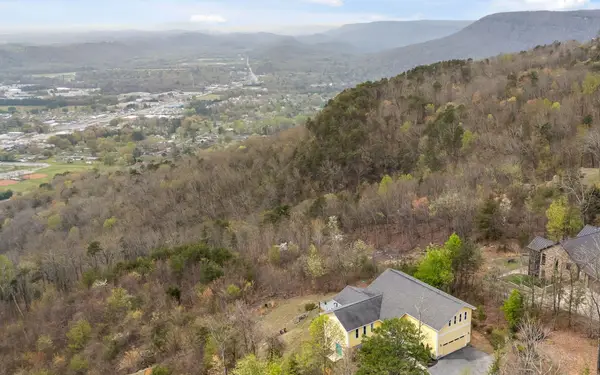 9028 Terrace Falls Drive, Soddy Daisy, TN 37379