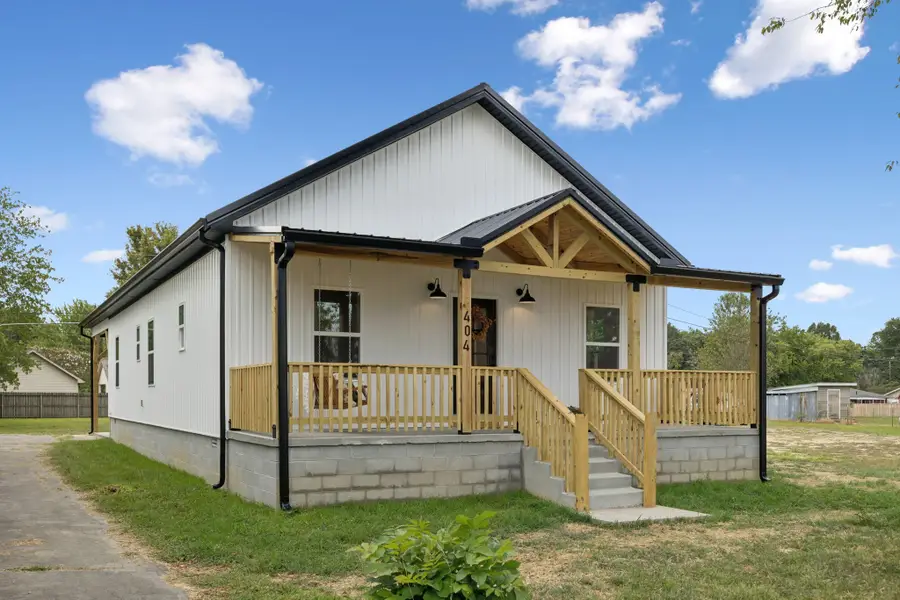 404 W 4th Ave, Hohenwald, TN 38462 - #3