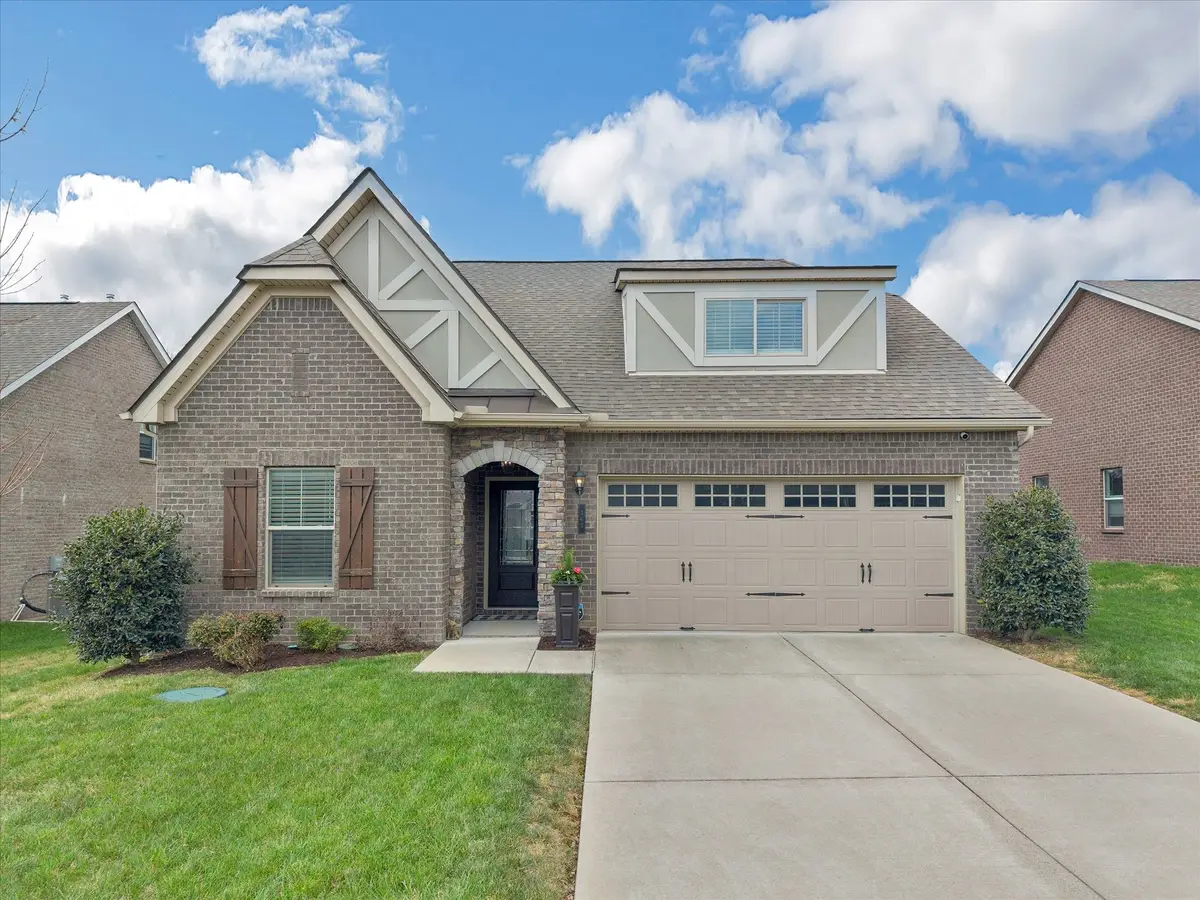 562 Oakvale Ln, Mount Juliet, TN 37122 - #1