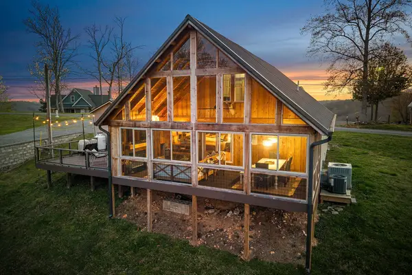 446 Oak Dr, Smithville, TN 37166