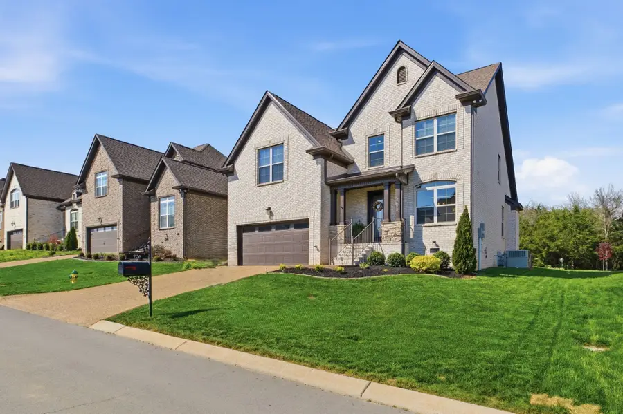 706 Brooke Cv, Mount Juliet, TN 37122 - #2