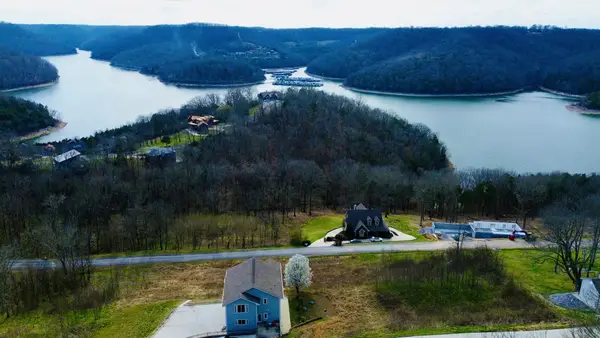 323 Seaton Dr, Smithville, TN 37166