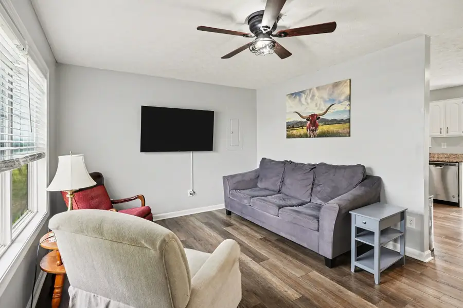 550 Gregory Rd, Westmoreland, TN 37186 - #3