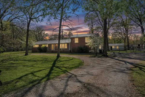 105 Inglewood Dr, Tullahoma, TN 37388