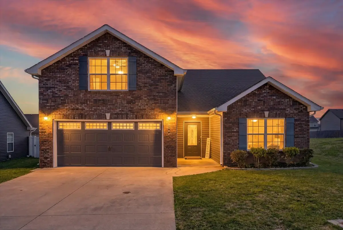1044 Charles Thomas Dr, Clarksville, TN 37042 - #1