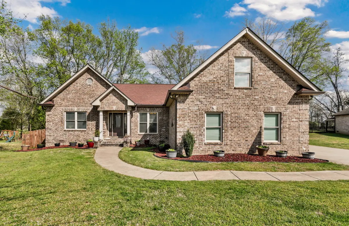 1040 Northridge Dr, Greenbrier, TN 37073 - #1