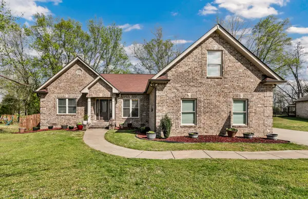 1040 Northridge Dr, Greenbrier, TN 37073