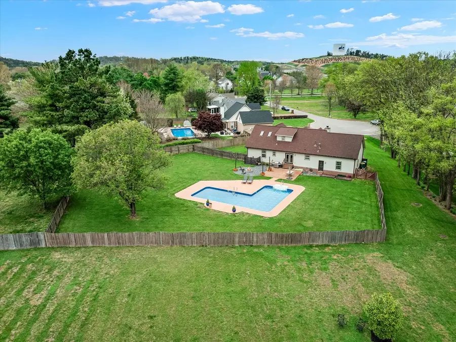 2713 Camden Ct, Thompsons Station, TN 37179 - #2