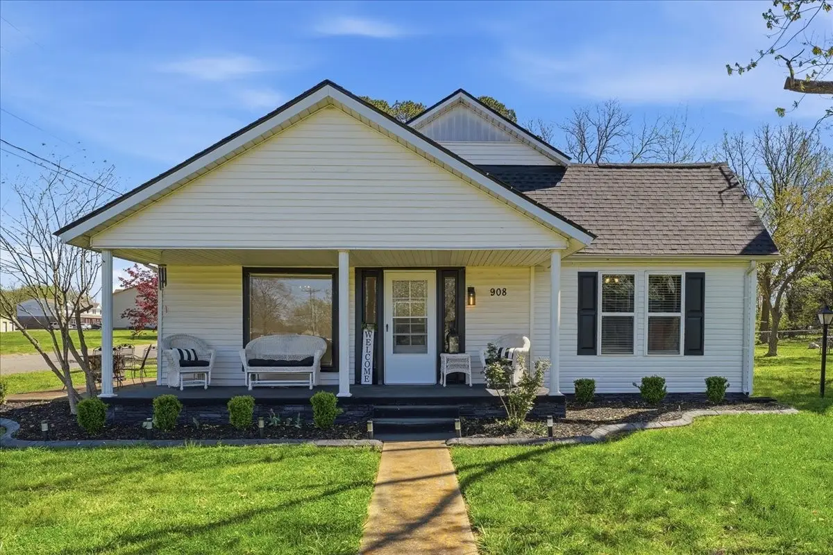 908 Smith Ave, Lawrenceburg, TN 38464 - #1