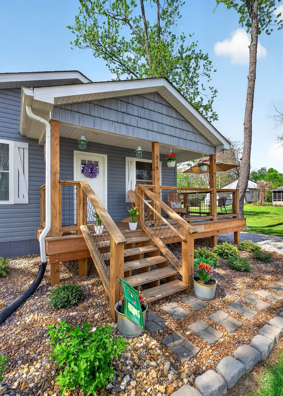 314 Towles Ave, McMinnville, TN 37110 - #3