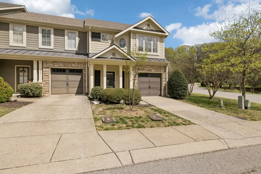 1040 Woodbury Falls Dr, Nashville, TN 37221 - #2