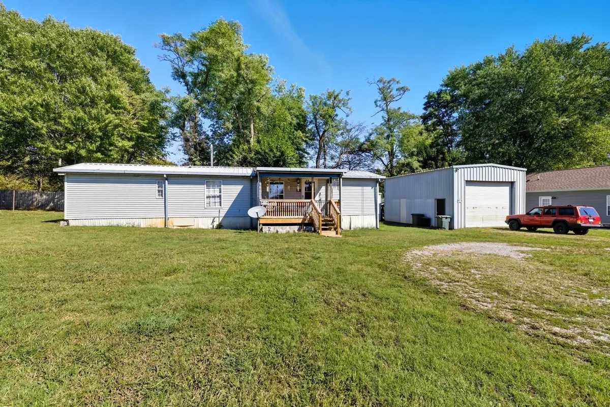 207 Center St, Portland, TN 37148 - #1